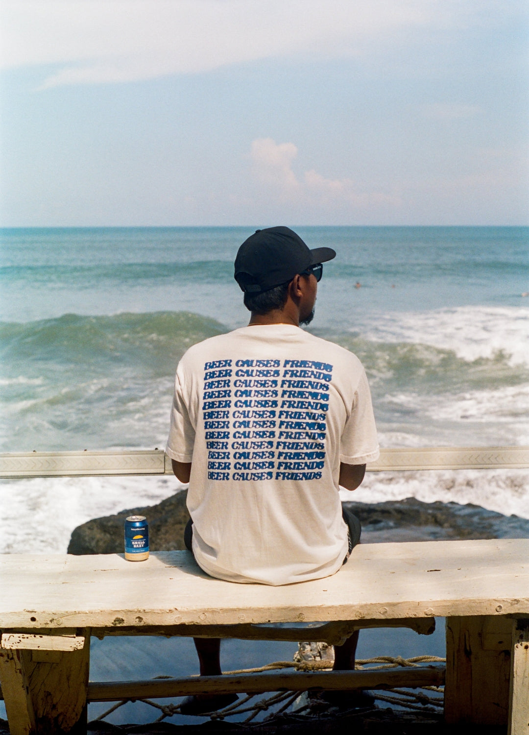 T-Shirt Bir Putih Menyebabkan Teman